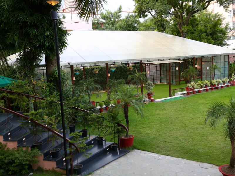 Inderlok Hotel Dehradun Exterior foto