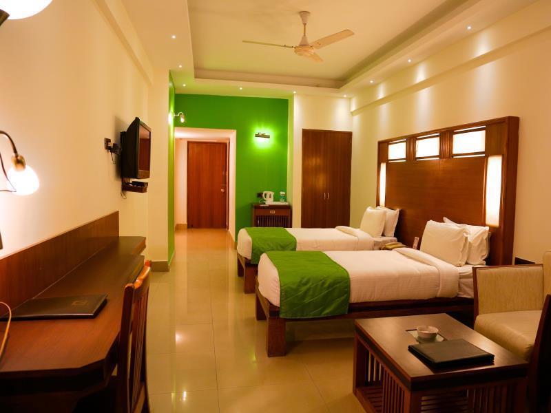 Inderlok Hotel Dehradun Exterior foto
